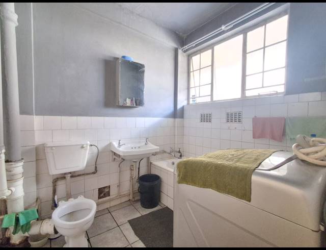 1 BEDROOM FLAT FOR SALE IN VEREENIGING CENTRAL
